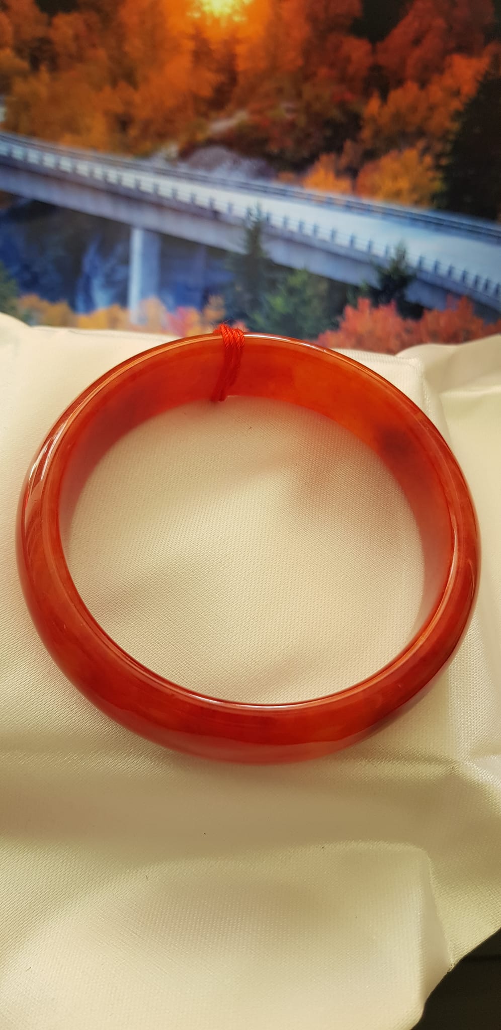 Vòng tay phong thuỷ Đá Cẩm Thạch mới Bản Hẹ Đỏ 58mm x cao 15mm x dầy 7mm Vòng màu đỏ cam tươi bóng đẹp chuẩn hợp nữ mệnh hỏa mệnh thổ Nữ nặng 56kg - 66kg đeo đẹp ạ