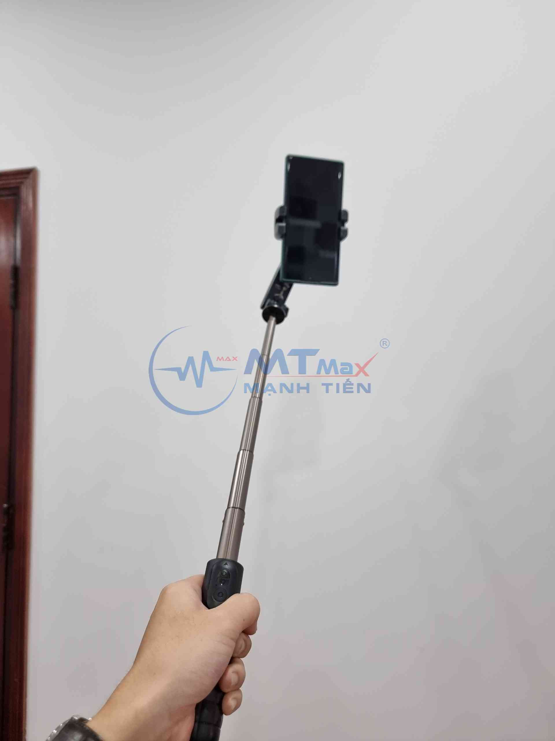 Gimbal Q18 - Thiết bị ổn định camera tự sướng 3 trục, tích hợp đèn làm đẹp và điều khiển từ xa