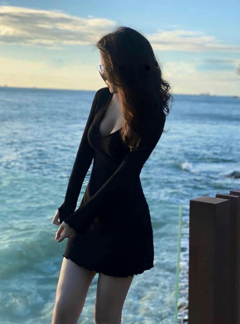 ĐẦM SUÔNG TRƠN ĐEN TAY DÀI