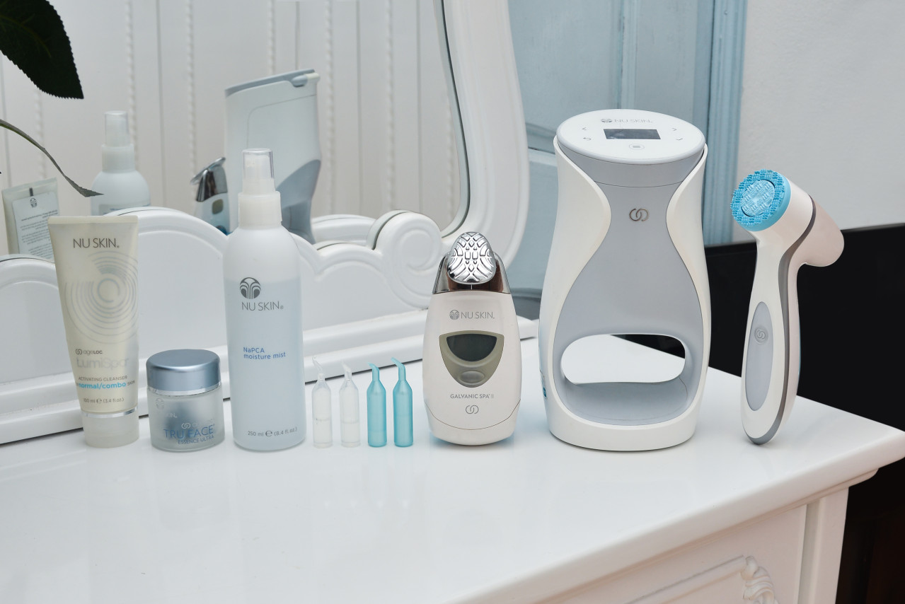 Máy rửa mặt trẻ hóa da ageLOC LumiSpa NuSkin (Trọn bộ kèm sữa rửa mặt chuyên dụng)