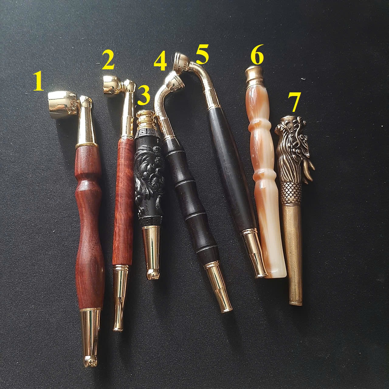 Tẩu thuốc gỗ và hợp kim đồng gắn sợi rất đẹp, dài 15 cm-18 cm ( tùy mẫu)