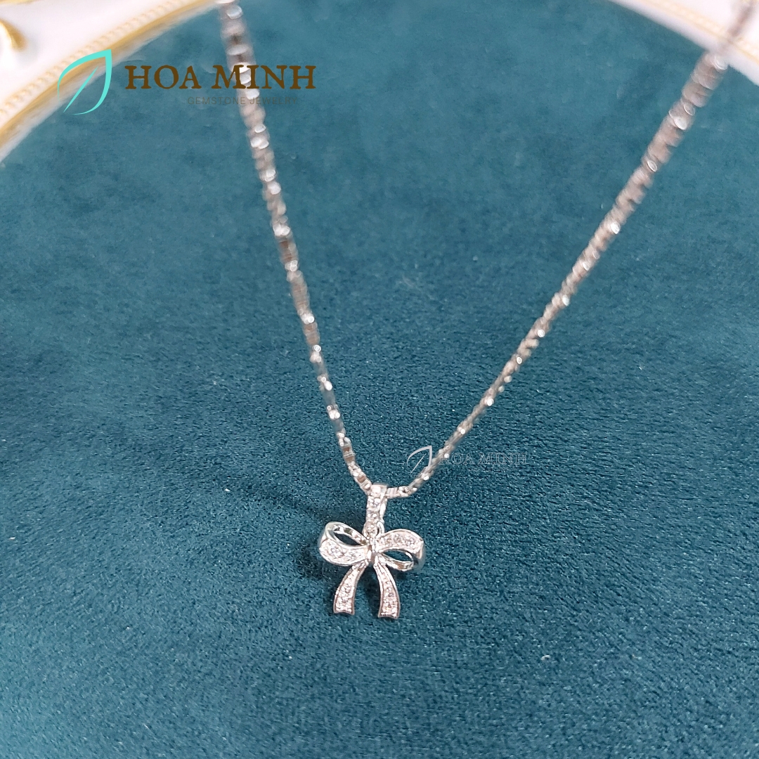 Mặt dây chuyền charm bạc chiếc nơ đính đá