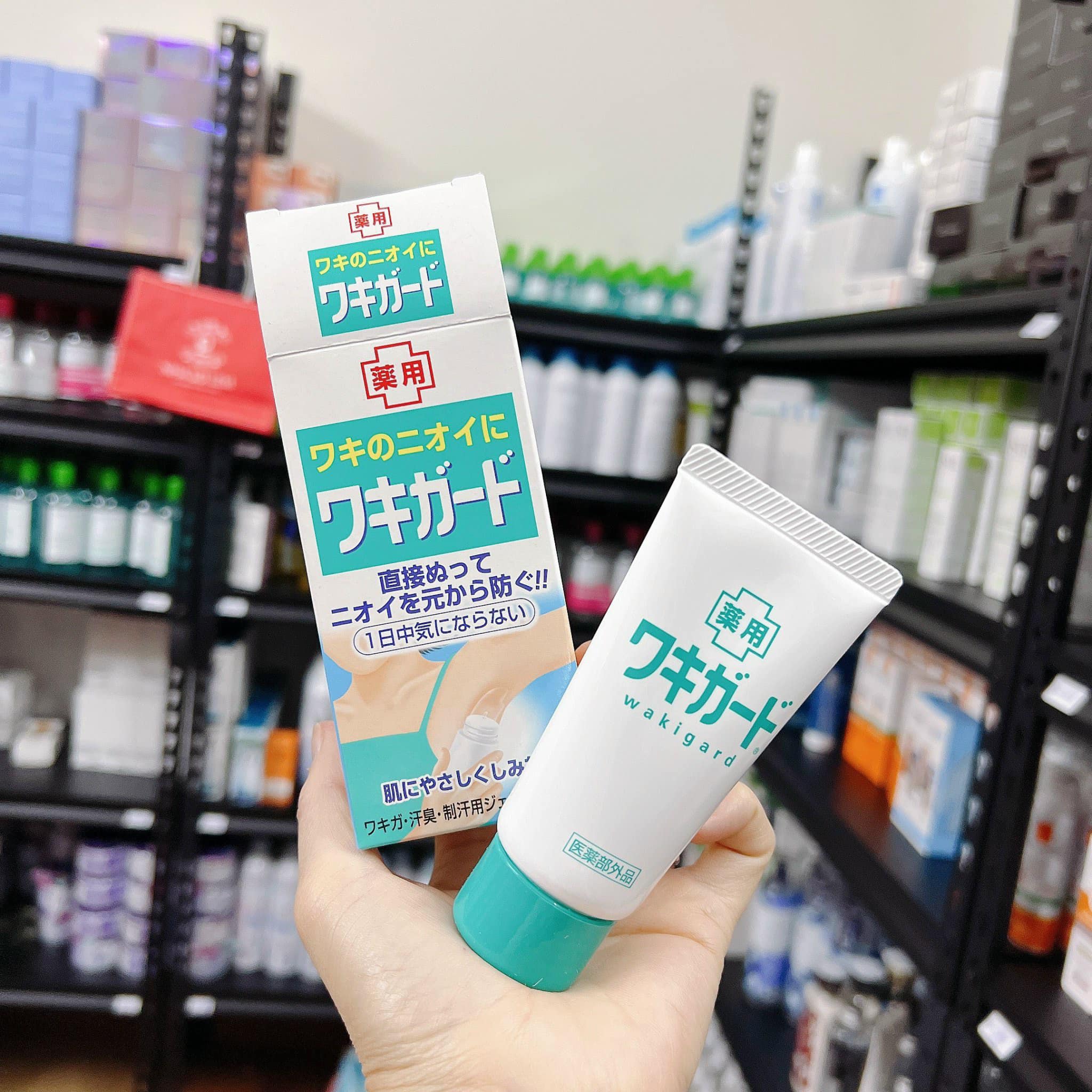 Lăn Gel Kobayashi khử mùi hôi vùng nách Waki Guard 50g Nhật bản