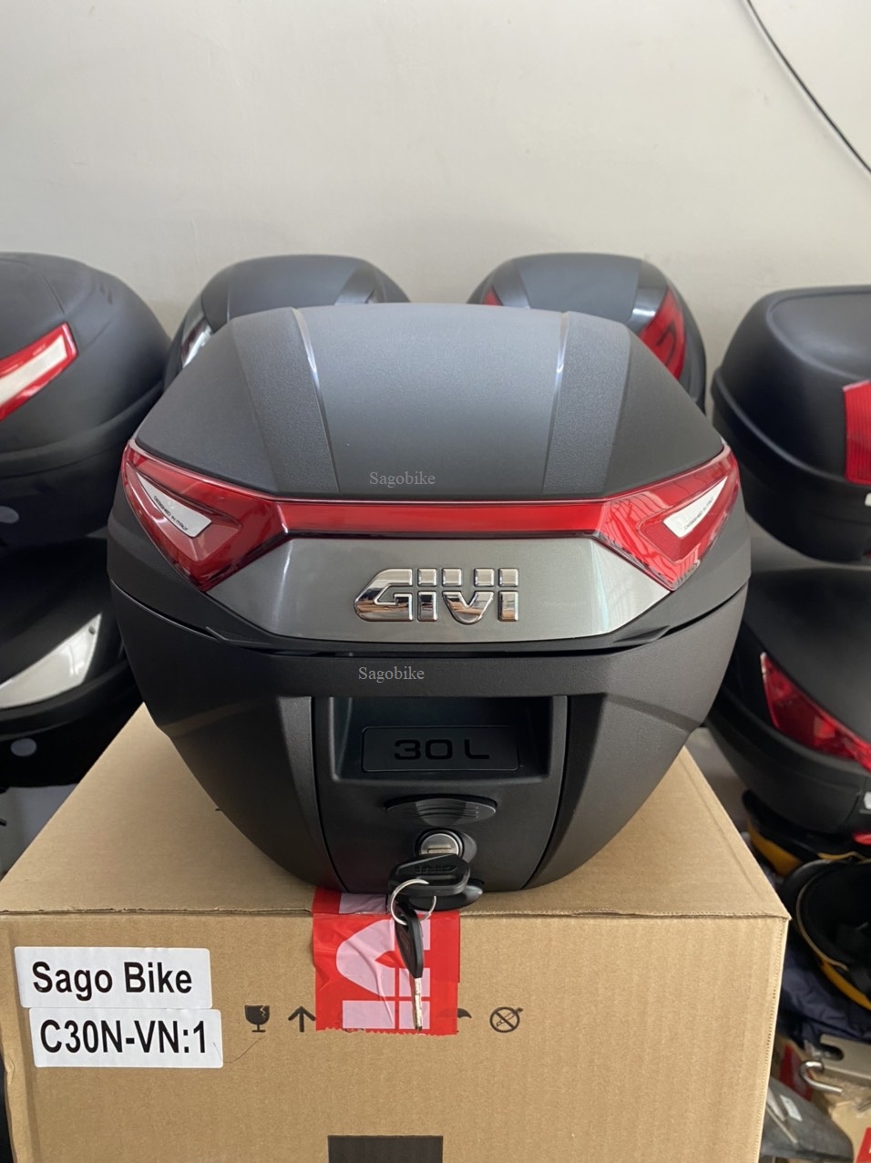 Thùng Givi C30N, kèm đế, ốc gắn, thùng gắn sau xe máy 30 lit