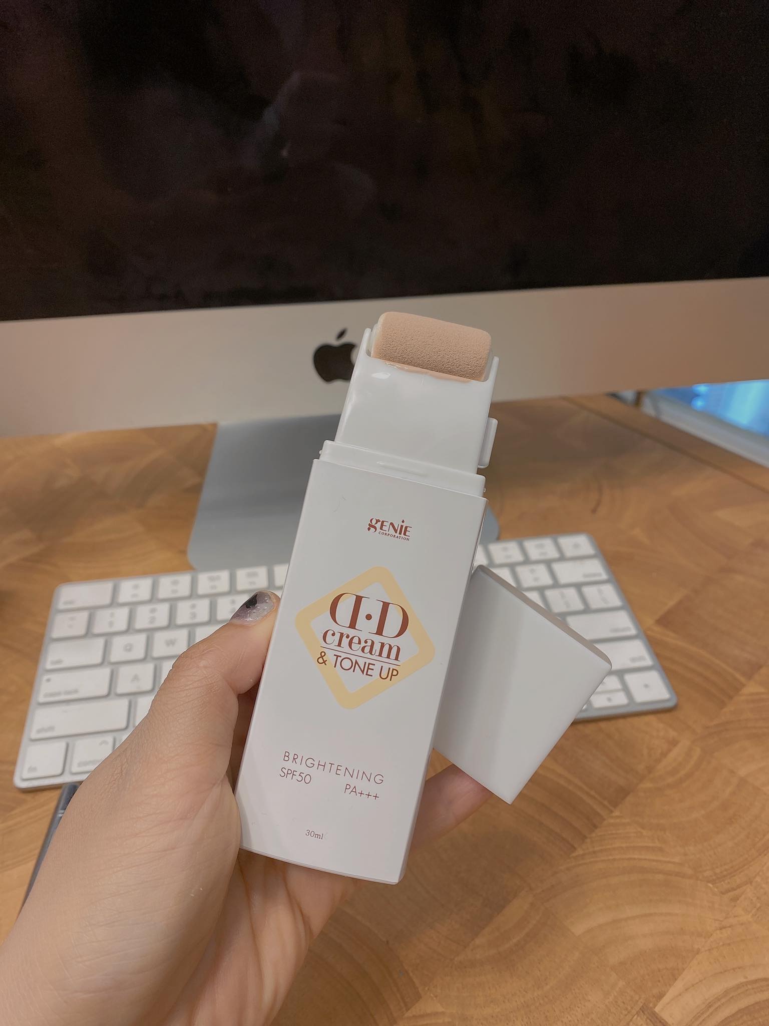 Kem Chống Nắng có dưỡng và che khuyết điểm tốt giúp da mịn màng căng bóng Genie DD Cream &amp; Tone Up Brightening SPF50 PA+++ 30ml