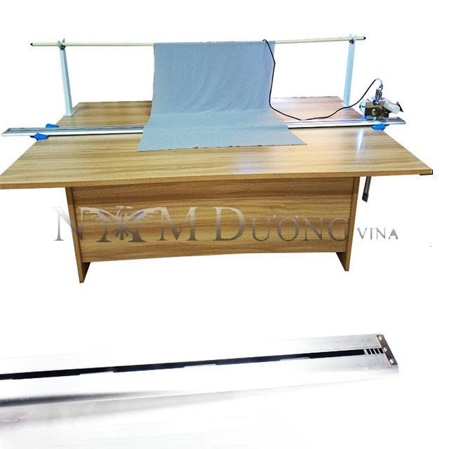 Máy cắt vải đầu bàn
