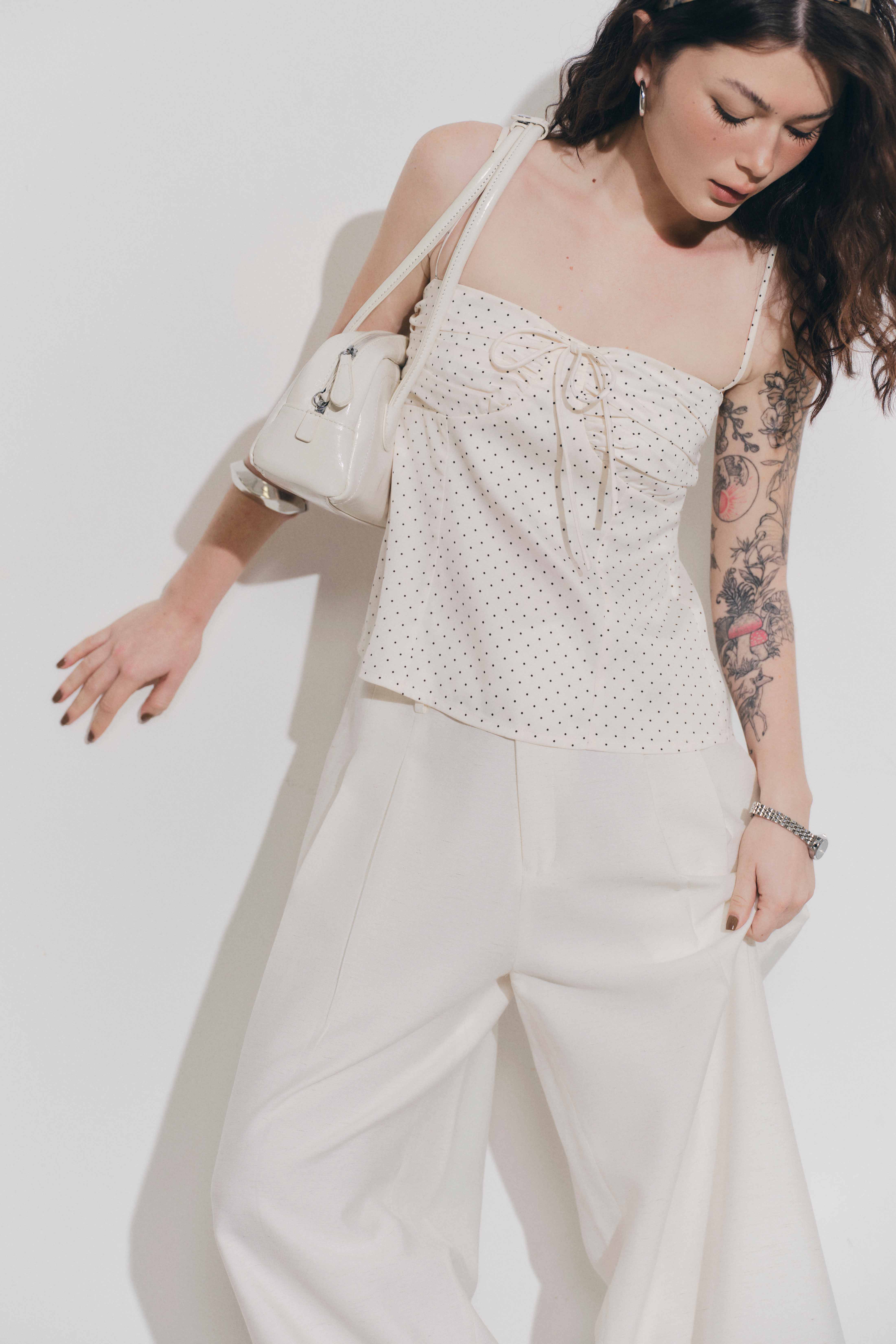 DOTTIE - Áo kiểu 2 dây đính nơ - Kem - T1136