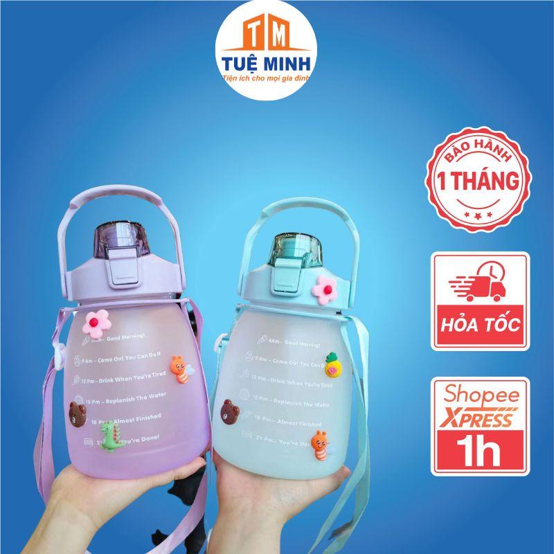 Bình đựng nước bầu kèm ống hút tiện lợi 1l3 có stiker ngộ nhĩnh dây xách mang đi rất tiện lợi