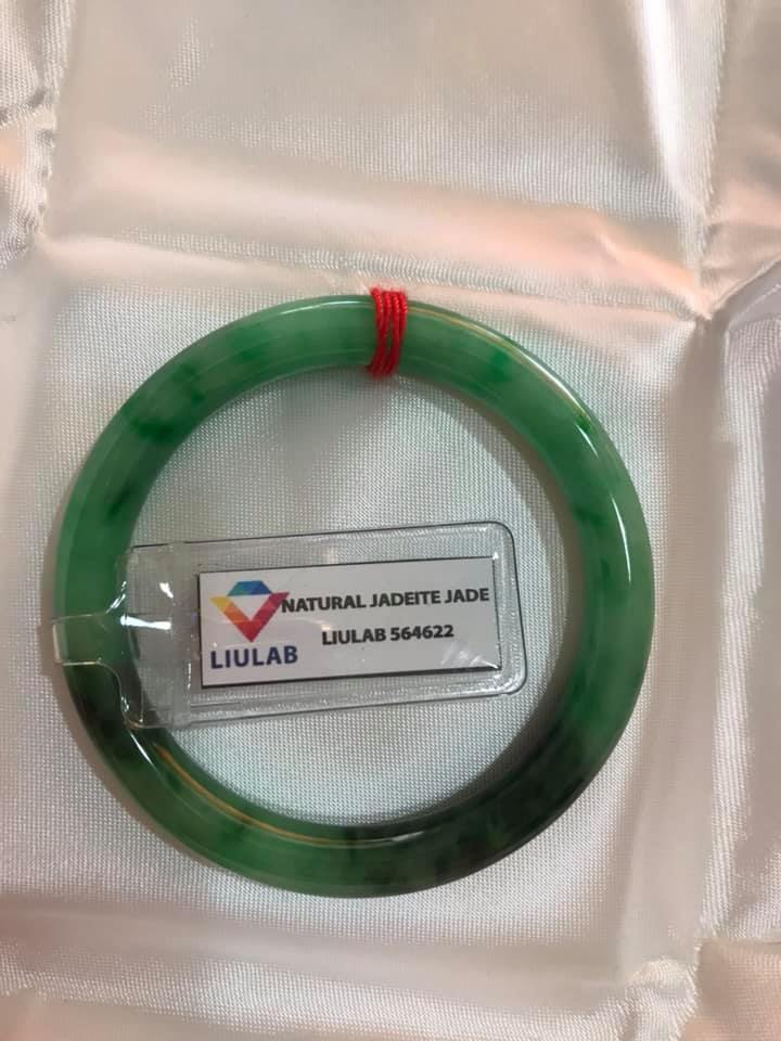 VÒNG CẨM THẠCH TỰ NHIÊN LÝ SƠN THỦY ĐẸP A SAO 48MM x DẦY 7MM  ĐÃ KIỂM ĐỊNH KÈM GIẤY CHỨNG NHẬN LIULAB No 564622  MÀU XANH NGỌC ĐIỂM XANH ĐẬM 1 BÊN BÓNG ĐẸP NỮ 40KG-49KG ĐEO