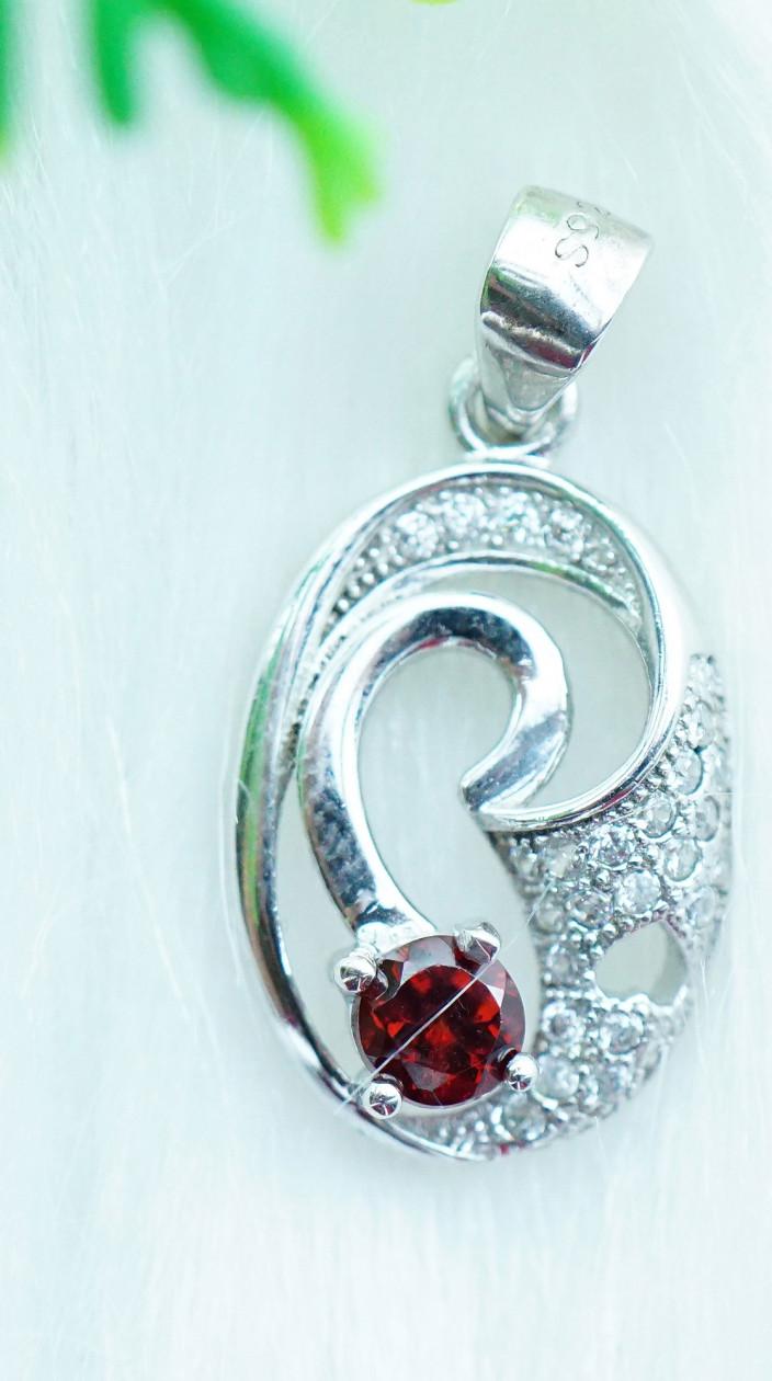 Mặt dây chuyền bạc 925 đính đá Garnet ngọc hồng lựu tự nhiên kiểu độc đáo MG10