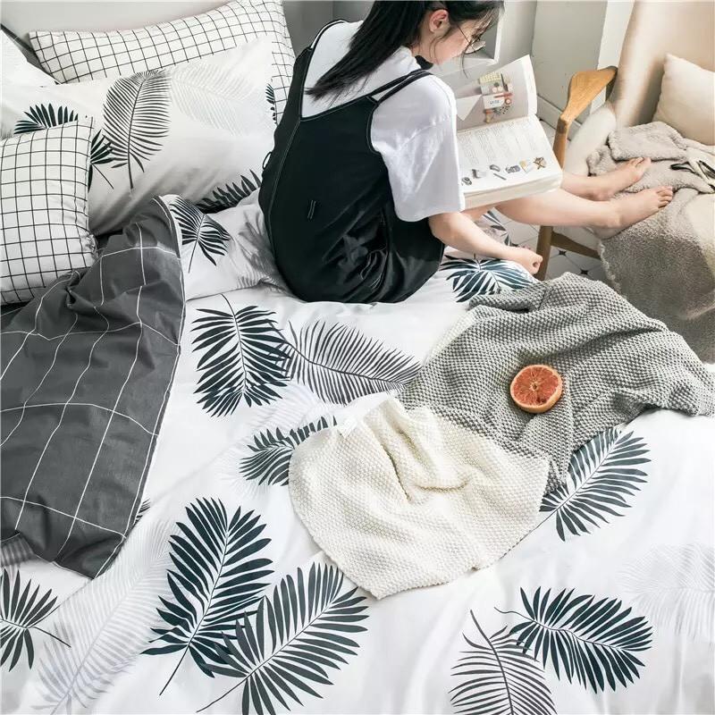 Bộ Chăn ga gối cotton poly Emmidecor - mẫu lá dương xỉ nền trắng ( ga kẻ đen)