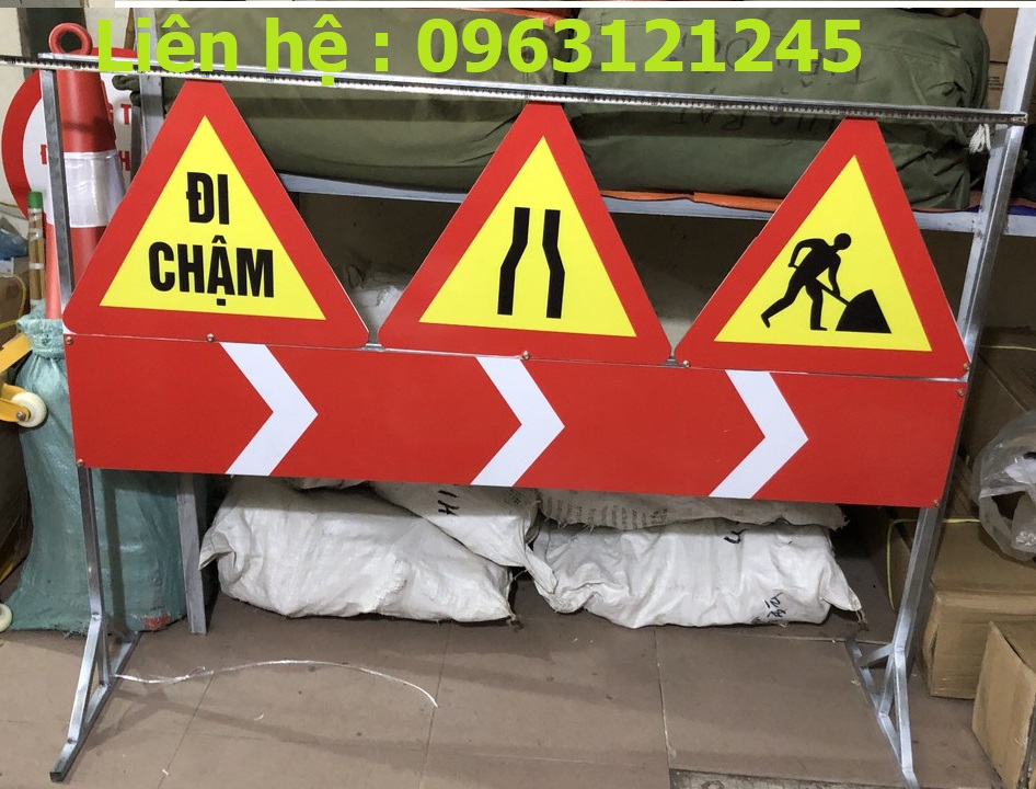 Biển cảnh báo hố sâu nguy hiểm