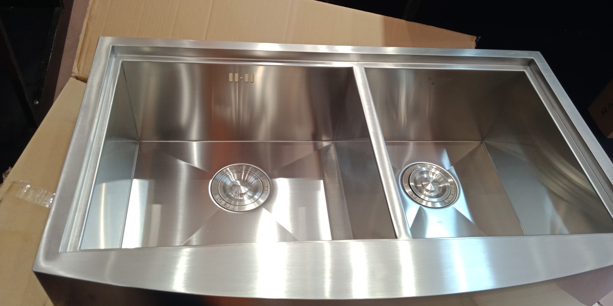 Bộ chậu Apron sink và vòi rửa 2 đường nước RANOX