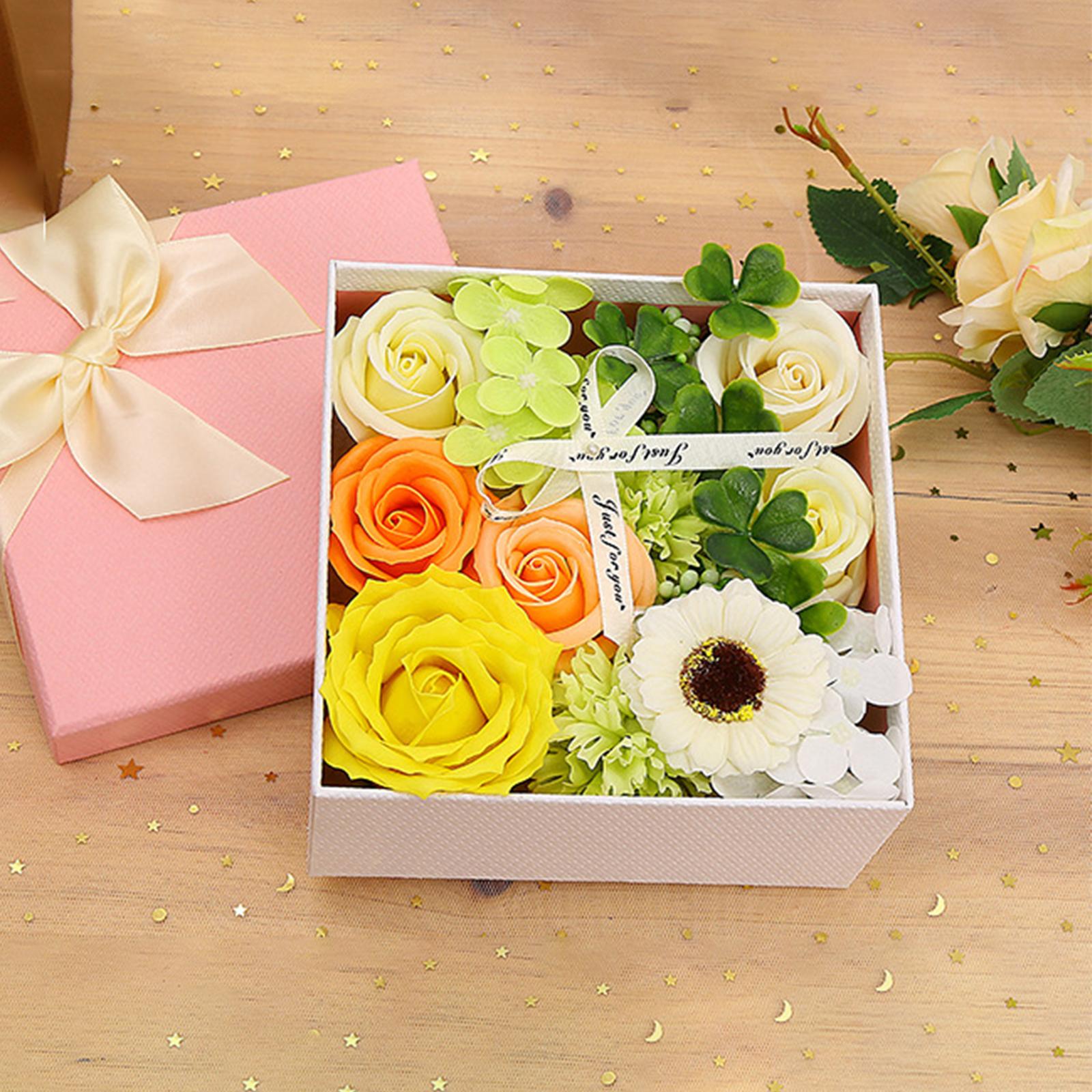 Hoa hồng vĩnh cửu với thiệp chúc mừng cho ngày của mẹ