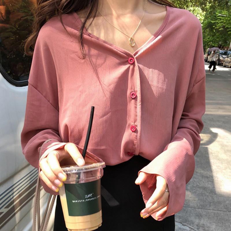 Áo kiểu tay dài phối nút thiết kế cổ chữ V thanh lịch