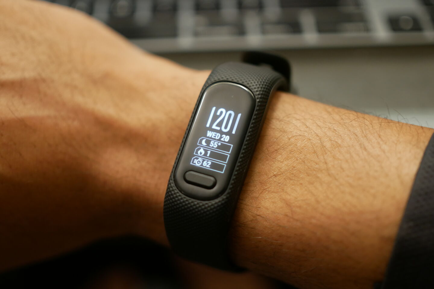 Vòng tay theo dõi sức khỏe, theo dõi vận động Garmin Vivosmart 5