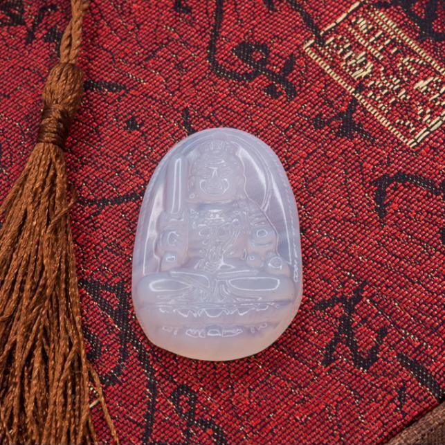 Mặt dây chuyền Bất Động Minh Vương Mã Não Trắng tự nhiên - Phật Độ Mạng cho người tuổi Dậu - PBMWAGA07 (Mặt kèm sẵn dây đeo)