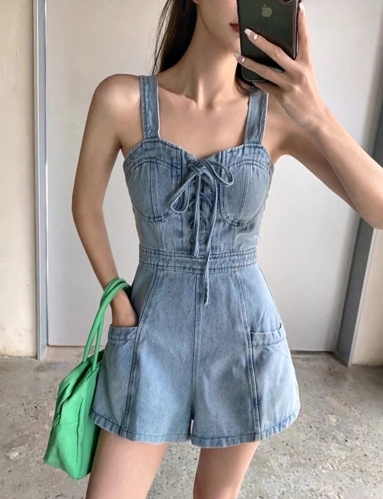 ĐẦM JUMPSUIT GIẢ VÁY NGẮN SET QUẦN YẾM 2 DÂY CỔ U ỐNG RỘNG JEANS DÂY ĐAN NGỰC + ÁO SƠ MI TRẮNG TAY NGẮN ĐI TIỆC DẠO PHỐ ĐI CHƠI