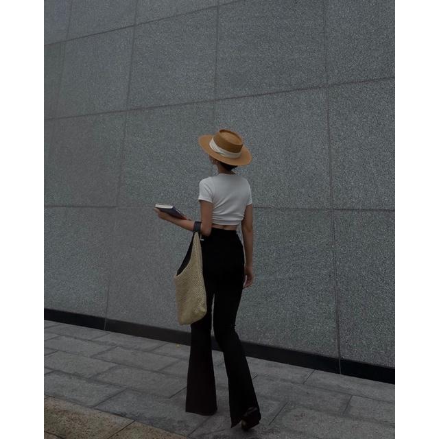 Jeans loe đen xẻ lai