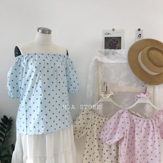 Áo trễ vai chấm bi kèm scrunchie