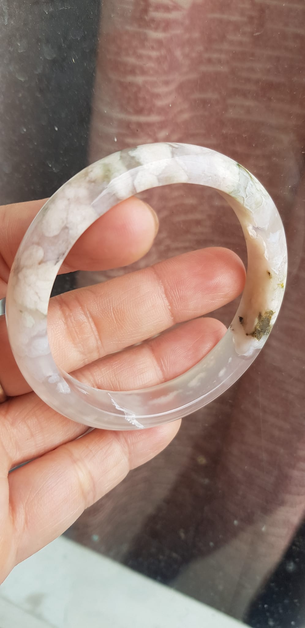 Vòng tay Nữ Bản Hẹ Đá Mã Não Bông Hoa tuyết trắng trong bóng 1 bên đều đẹp  Ni 53mm x Cao 11mm x dầy 6,5mm Nữ mệnh Kim mệnh Thủy 50kg - 54kg đeo xinh đẹp tay ạ