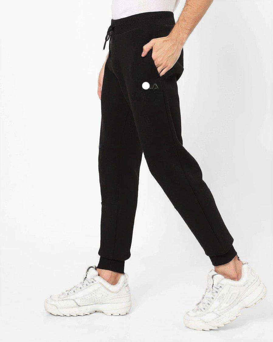 Quần Jogger FIL/ dành cho nam. Chất vải sweat  da cá, mặc được cả 4 mùa trong năm. Lưng chun bản lớn. Dây rút tiện lợi