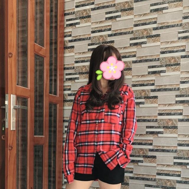 Sơ mi caro oversize.