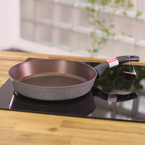 Bộ 3 nồi chảo chống dính bếp từ Neoflam Reverse,1 nồi sâu 28cm, 1 chảo sâu lòng 30cm,1 chảo cạn 28cm, trang gốm chống dính ngoài màu ghi đá Không có đánh giá