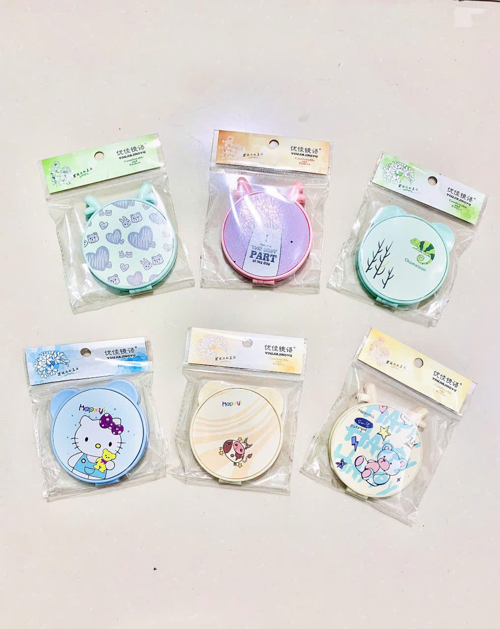 Gương Trang Điểm Mini Gấp Gọn Họa Tiết - Phù Hợp Mang Đi Mọi Lúc, Giao Màu Ngẫu Nhiên - HÀNG CHÍNH HÃNG MINIIN