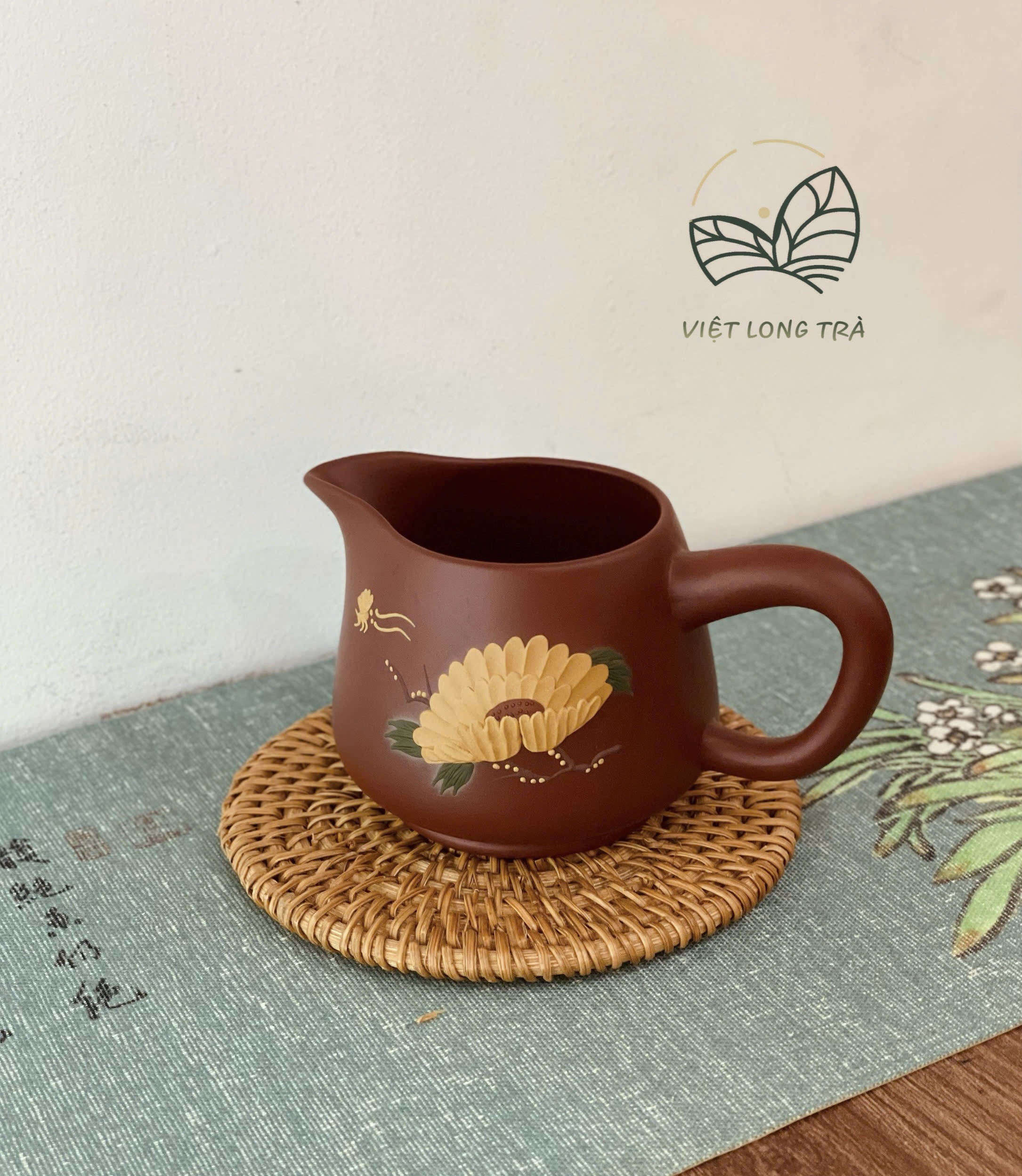 TỐNG TRÀ TỬ SA THỦ CÔNG - CHẤT ĐẤT ĐẠI HỒNG BÀO - HOẠ TIẾT HOA CÚC NỔI BẬT