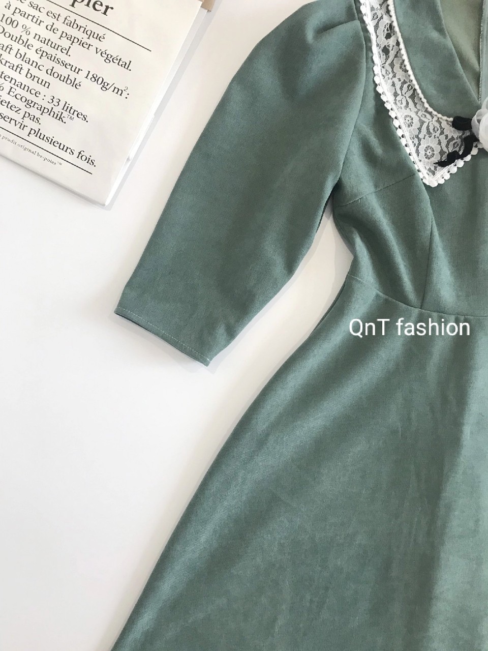 Đầm Công sở Thiết kế- Đầm Nhung Mịn Cổ Phối Bèo Ren Đính Hoa Xinh Xắn