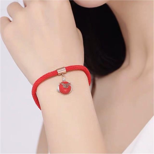 Vòng tay titan dây đỏ heo cool