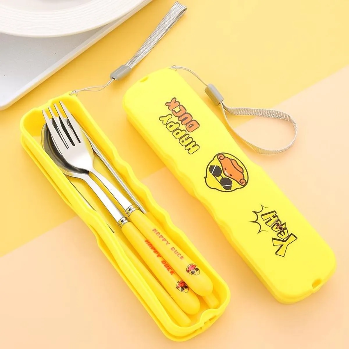 Bộ Đũa Thìa Dĩa Inox Cán nhựa , Sứ Cách Nhiệt Họa Tiết Bò Sữa Có Hộp Đựng Siêu Đáng Yêu
