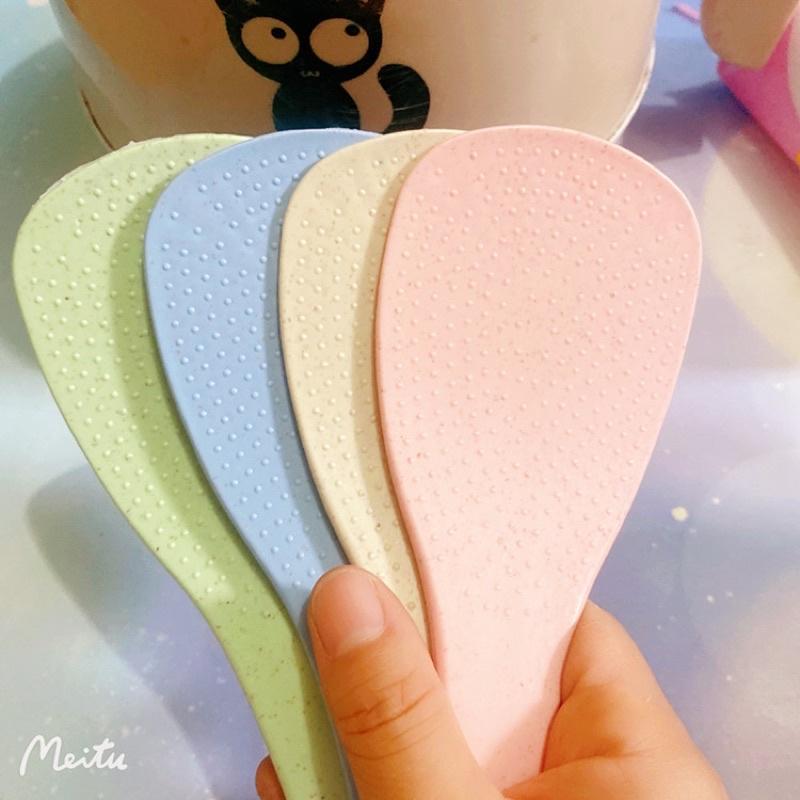 Vá múc cơm nhựa lúa mạch chống dính chịu nhiệt cao có lỗ treo nhiều màu- Muỗng xới cơm muôi múc cơm lúa mạch