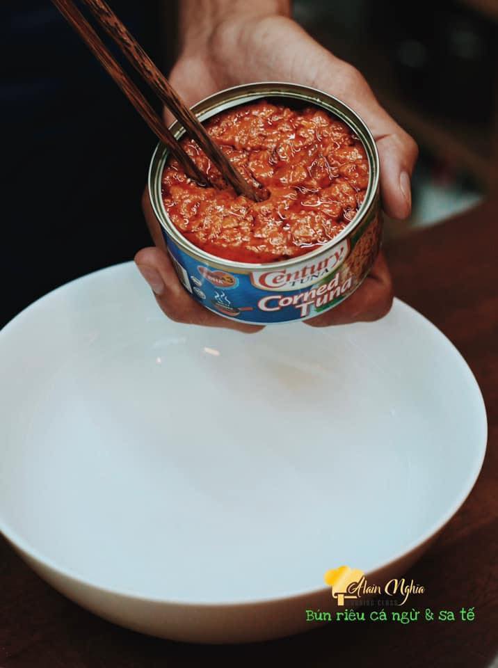 Cá ngừ Century Khúc xốt gia vị cay/không cay 180g/hộp - Nhập khẩu Philippines