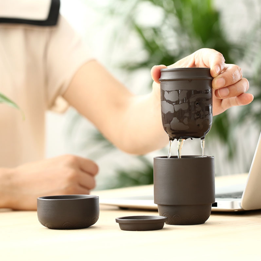 Bộ ấm trà xách tay tiện lợi khi đi du lịch gồm bốn ly, túi xách tay đơn giản kiểu Nhật, ấm trà cầm tay, tách trà