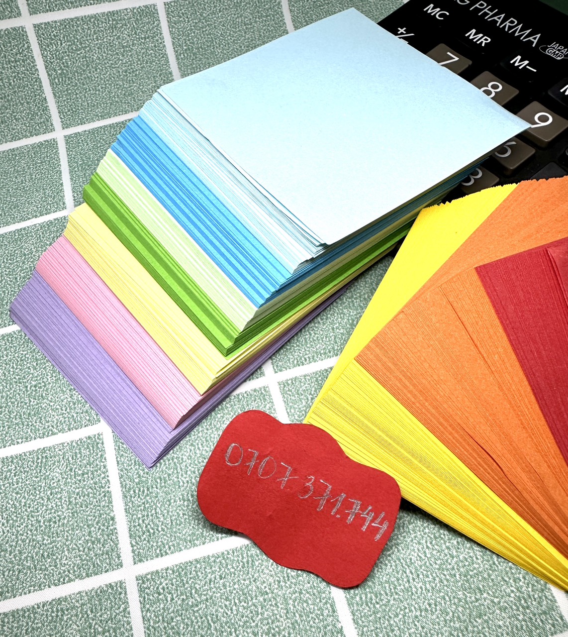 Giấy Gấp Hạc 520 Tờ Gồm 10 Màu Khác Nhau Kích Thước 7cm và 10cm Có Thể Dùng Làm Giấy Note Không Keo