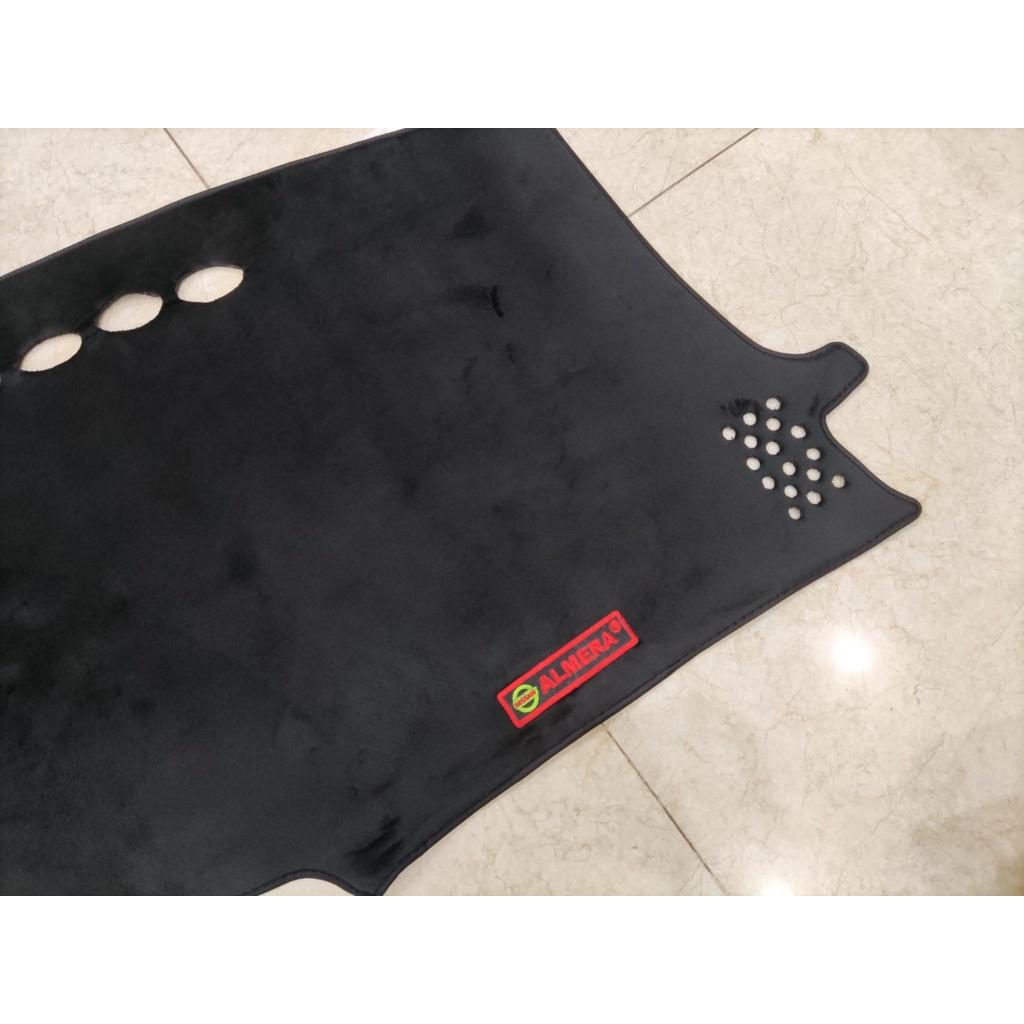 Thảm Taplo Nhung Lông Cừu Cho Xe Nissan Almera 2021 2022 đế có chống trượt, chuẩn form xe