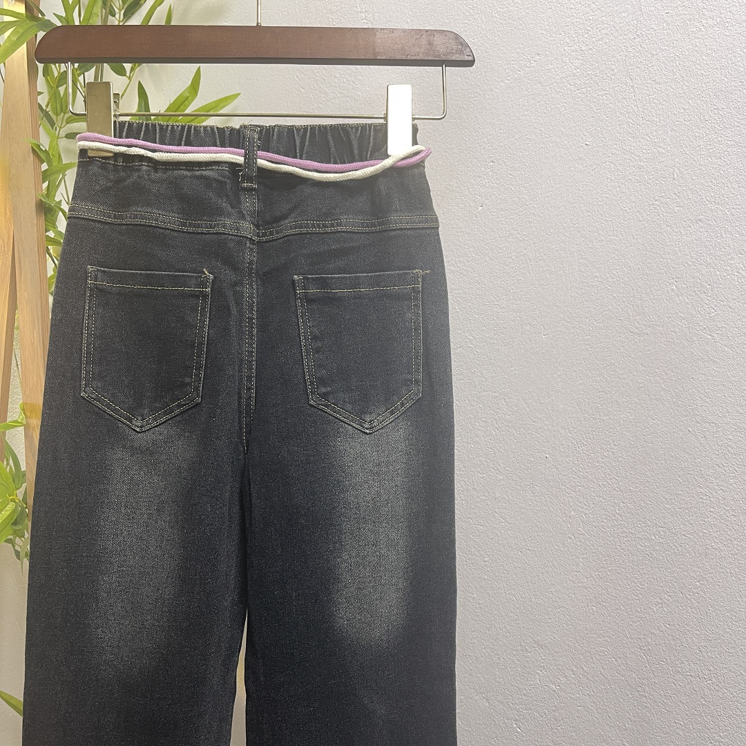 Quần jean bé gái size đại ống sớ 8-16 tuổi đính bươm kèm dây đai vải co giãn dáng thời trang