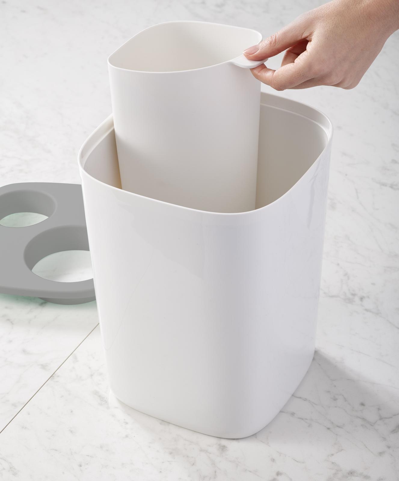 Hộp đựng rác Joseph Joseph xám JJ705140, ngăn chia rác cho phép bạn phân loại chất thải phòng tắm có thể tái chế và không thể tái chế