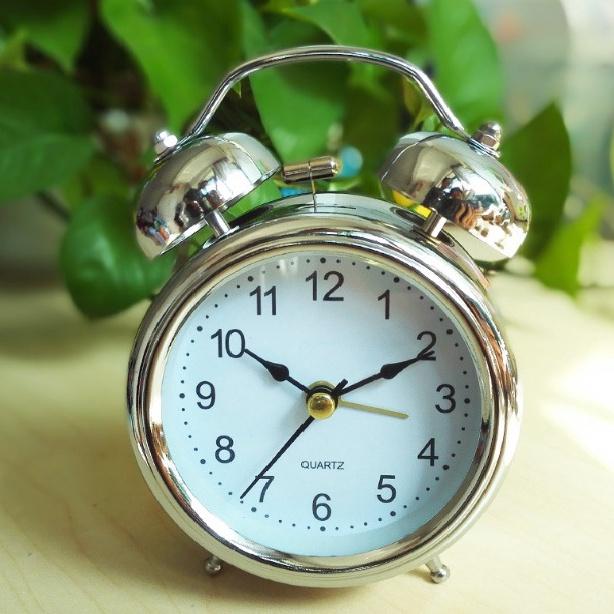 ĐỒNG HỒ ĐỂ BÀNĐỒNG HỒ QUARTZ NHIỀU MÀU CÓ CHUÔNG REO BÁO THỨC CAO CẤP THIẾT KẾ SANG TRỌNG