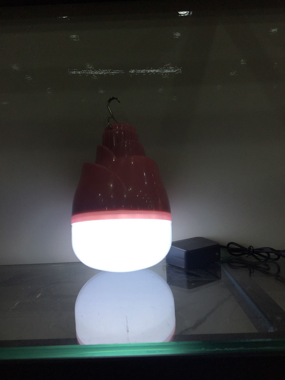Bóng đèn led tích điện 80W 1 lần sạc sử dụng được 7 đến 15 giờ