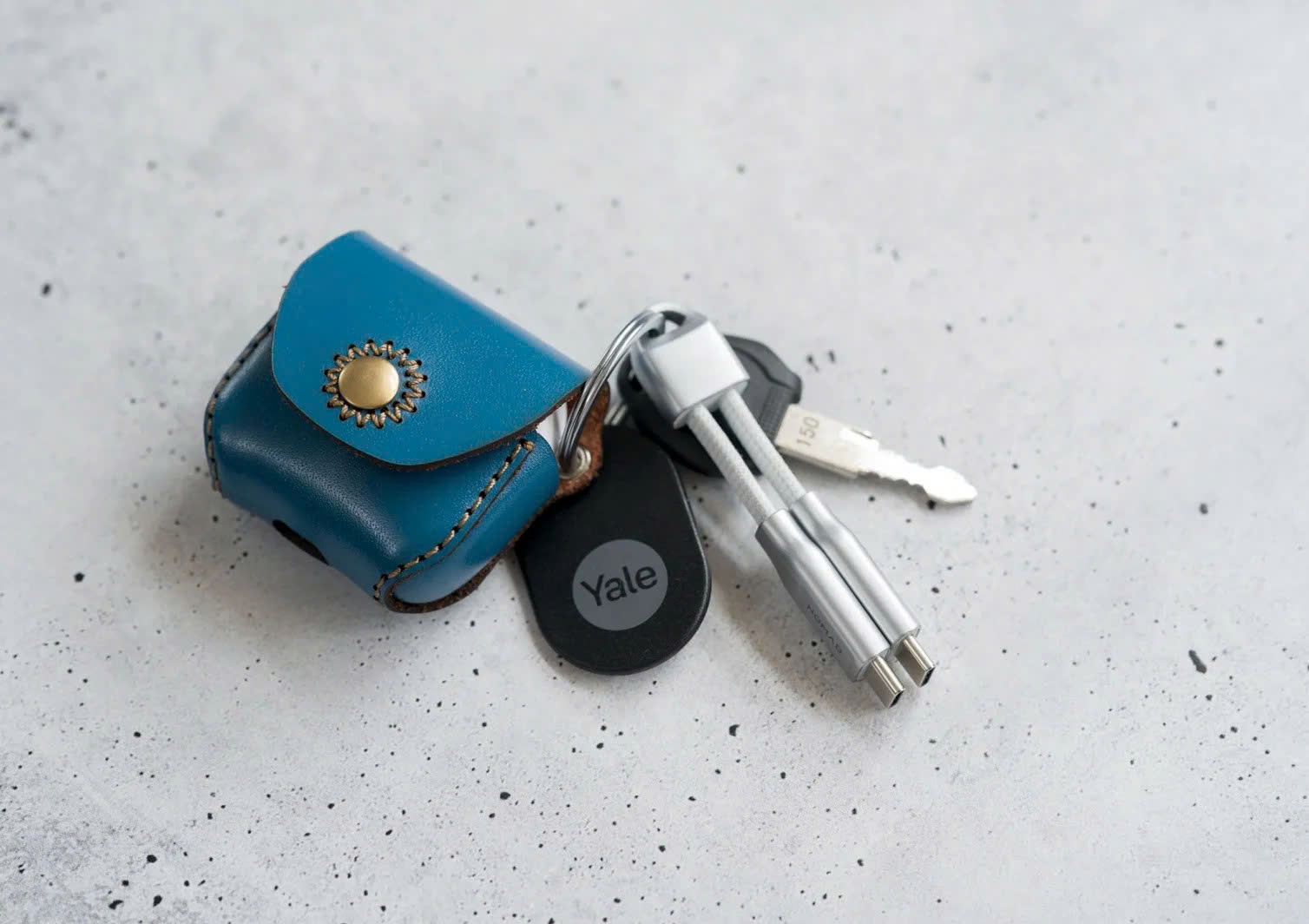 Bao da dành cho nút bấm Airpods 5 , hiệu Khắc Tên, chất liệu da bò - Hàng chính hãng
