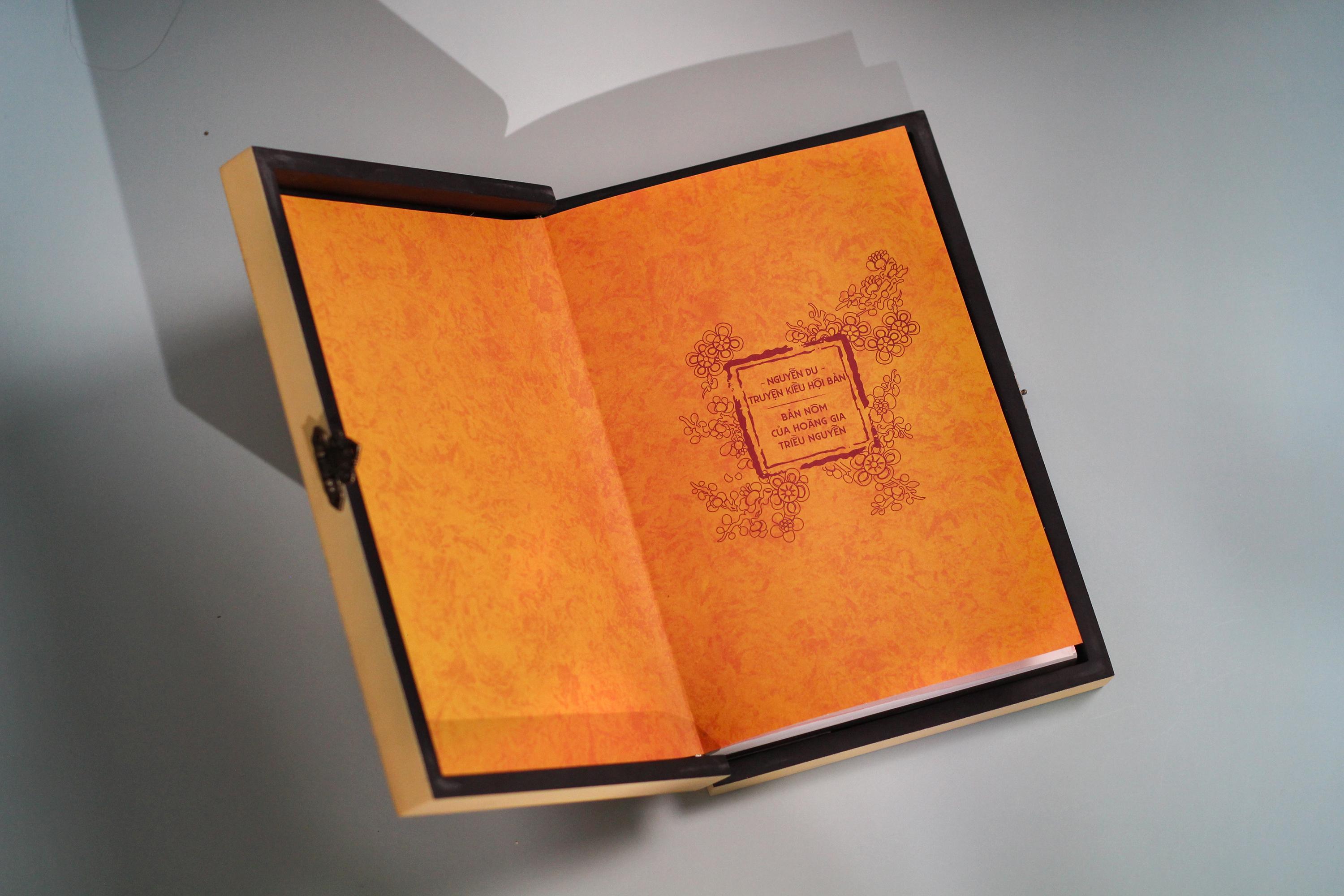 Sách - Truyện Kiều Hội Bản - Ấn Bản Sơn Mài