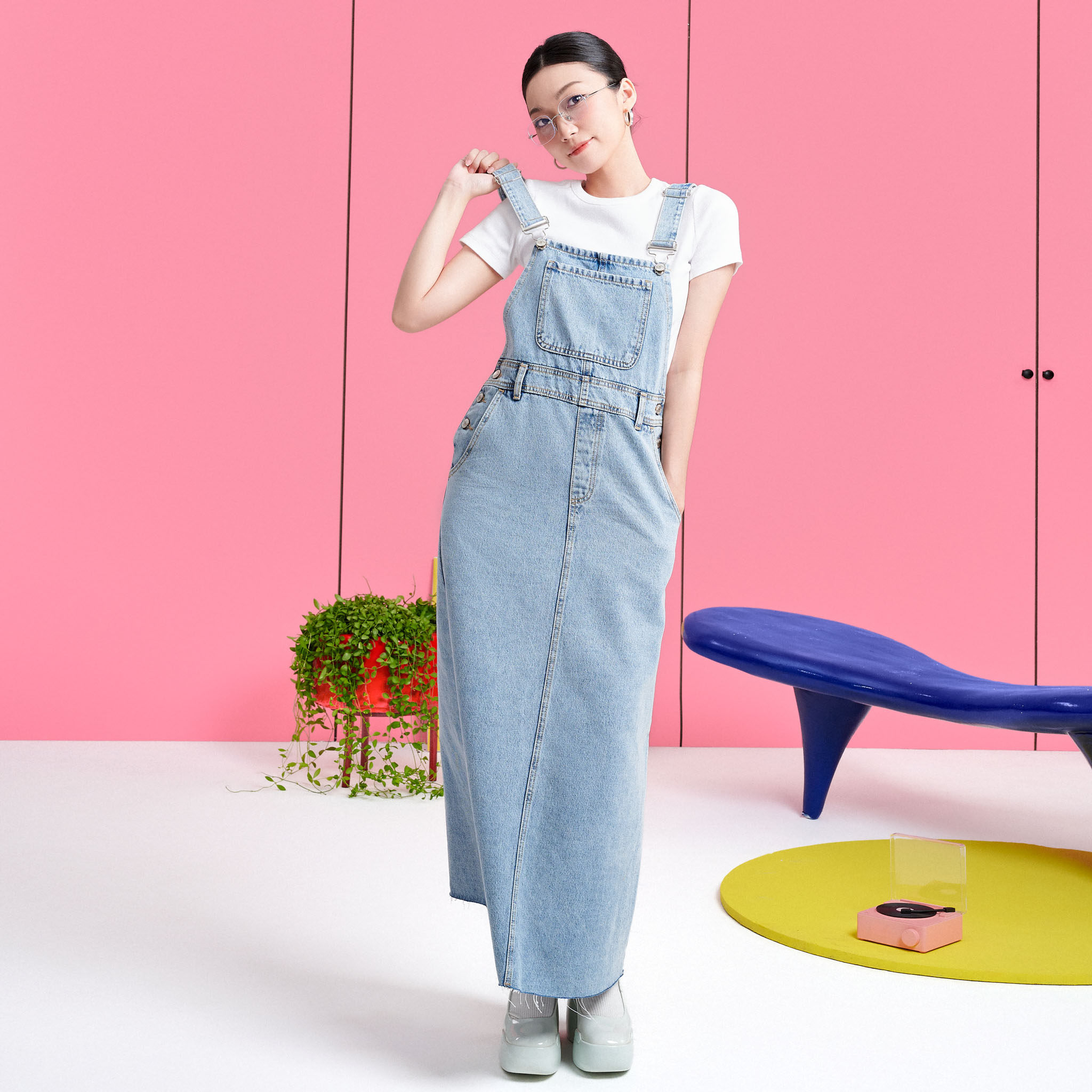 DOTTIE - Yếm midi vải denim - Xanh dương nhạt - D0529