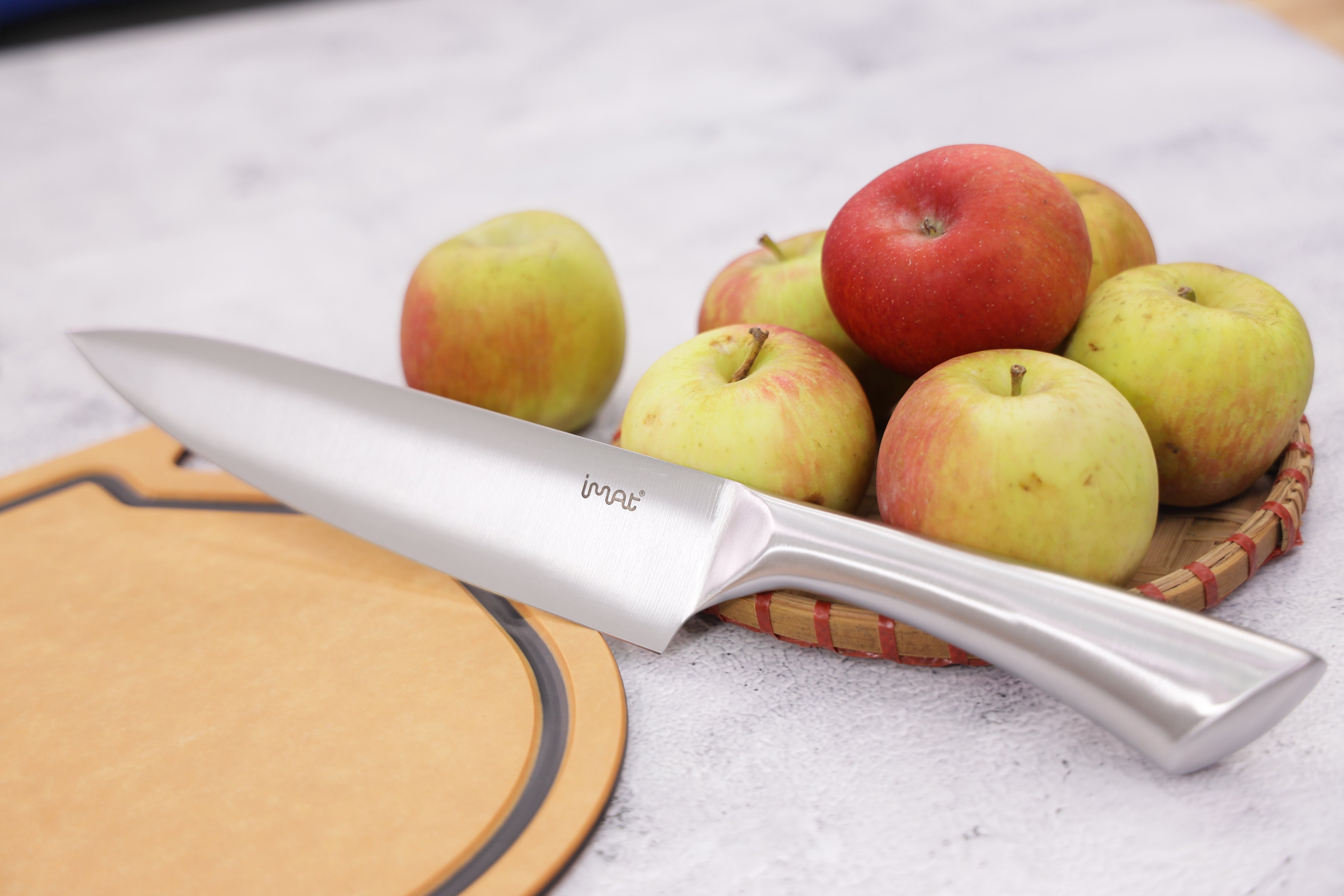 Dao Chef iMat bằng Inox 430, lưỡi thép Cacbon chống mài mòn
