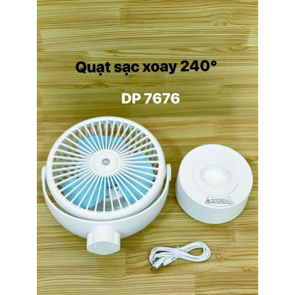 Quạt sạc DP-7676,  dung lượng pin 2400 mAh, chế độ quạt nhẹ/mạnh, vừa có thể cầm tay hoặc để bàn, có đèn LED chiếu sáng