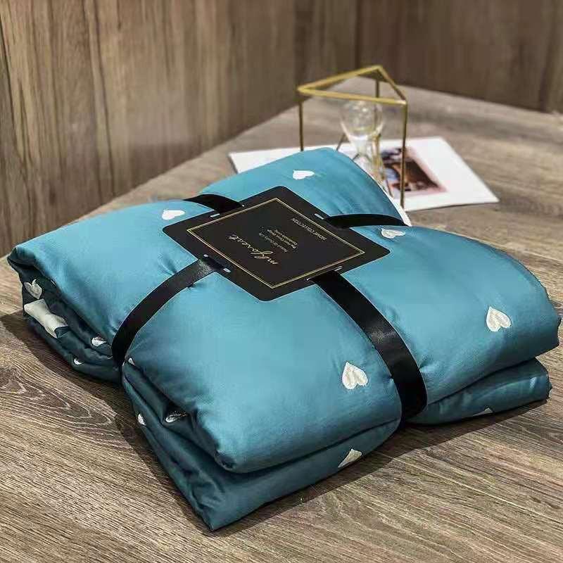 SET LỤA CHĂN TRẦN TIM THÊU NỔI MÀU XANH DƯƠNG