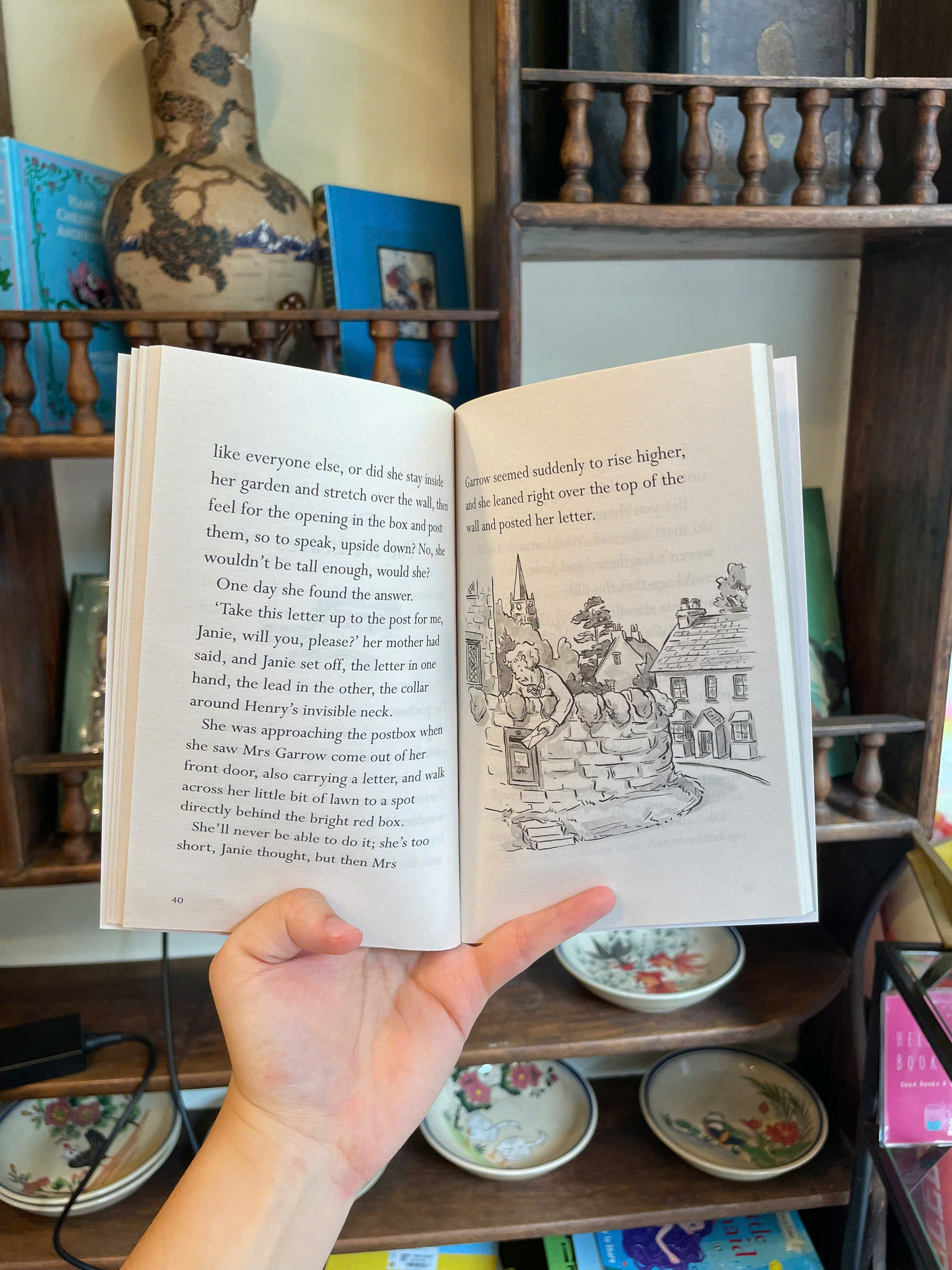 Sách - Invisible Dog by Dick King-Smith - Thiếu nhi tiếng Anh/ Children English Book