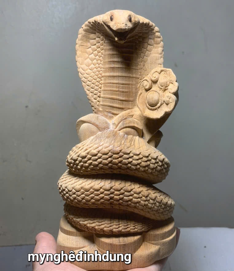 Tượng con rắn phong thủy bằng gỗ ngọc am thơm nức kt cao 20x10x7cm